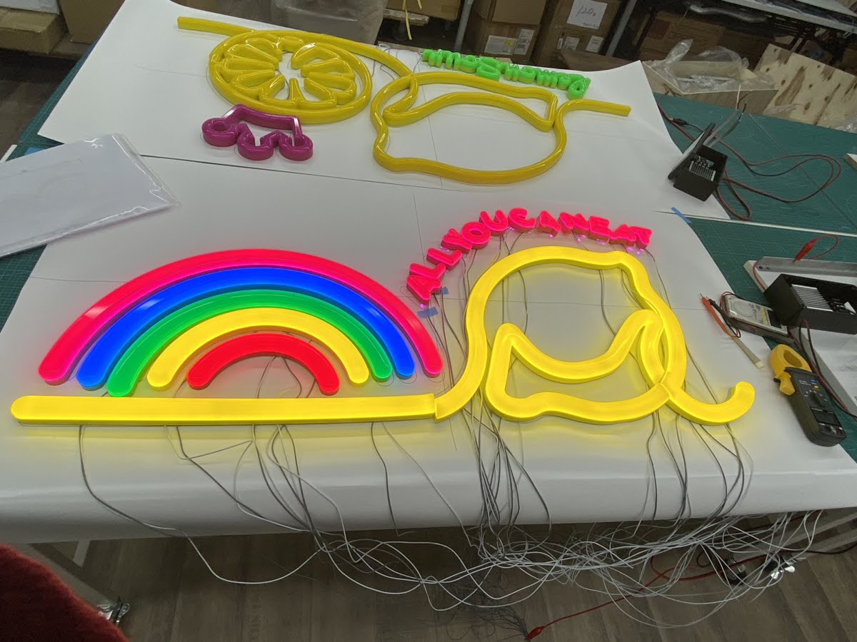 カラフルネオン風LEDサイン 多色カラーアクリル レモン 虹 イラストデザイン