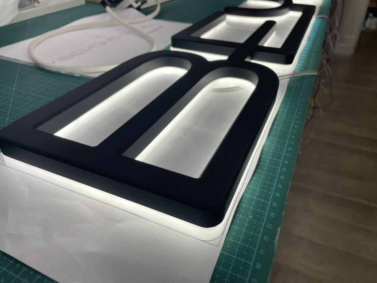 チャンネル文字の施工事例