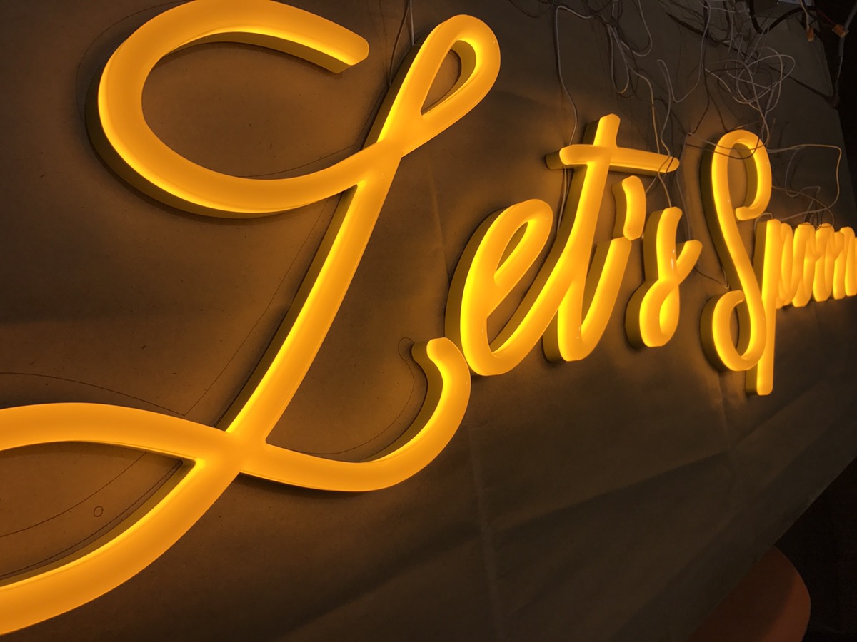 ネオン系サインの施工事例